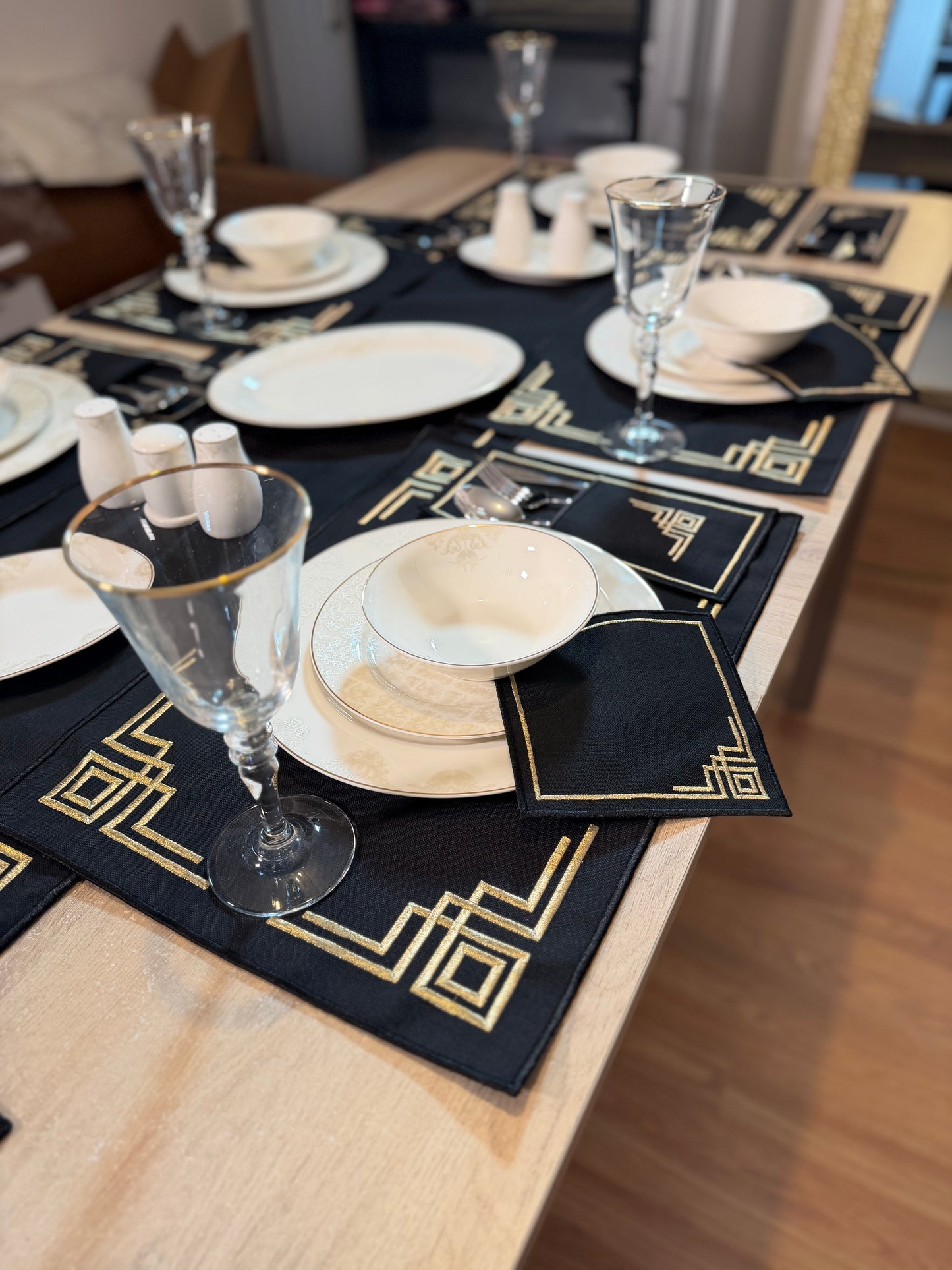 Elegance Siyah Gold Desenli Lüks Sofra Seti