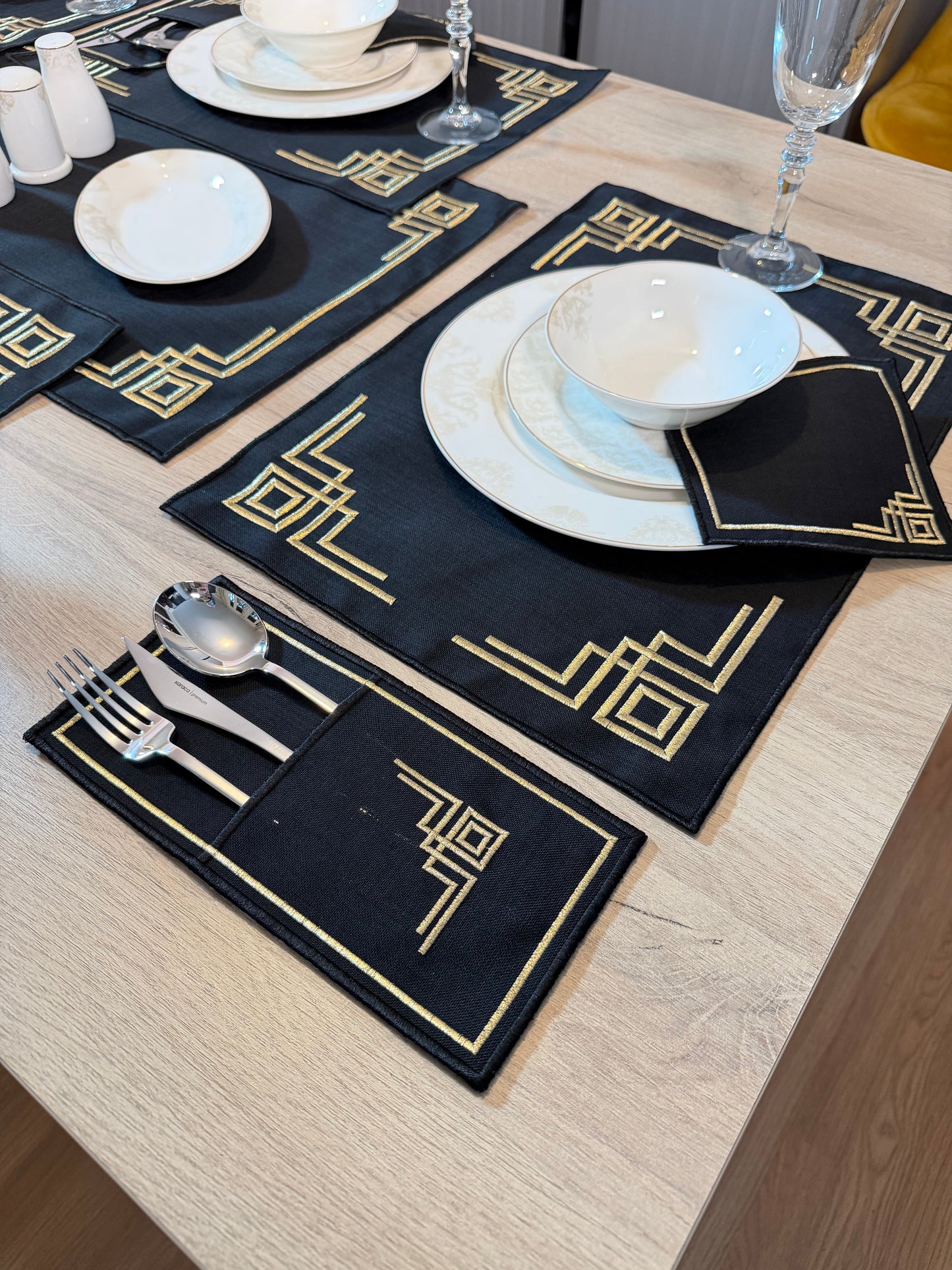 Elegance Siyah Gold Desenli Lüks Sofra Seti