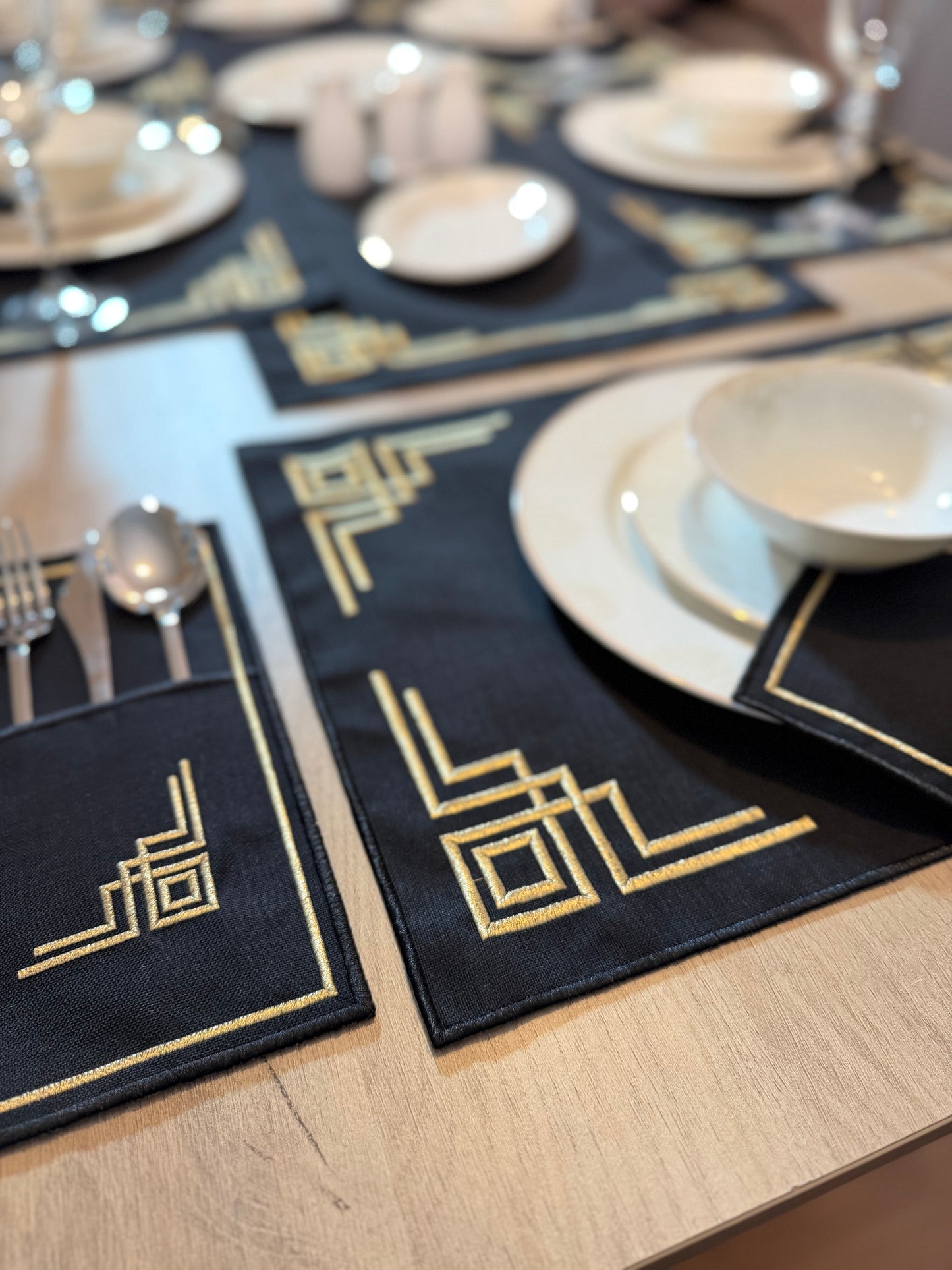 Elegance Siyah Gold Desenli Lüks Sofra Seti