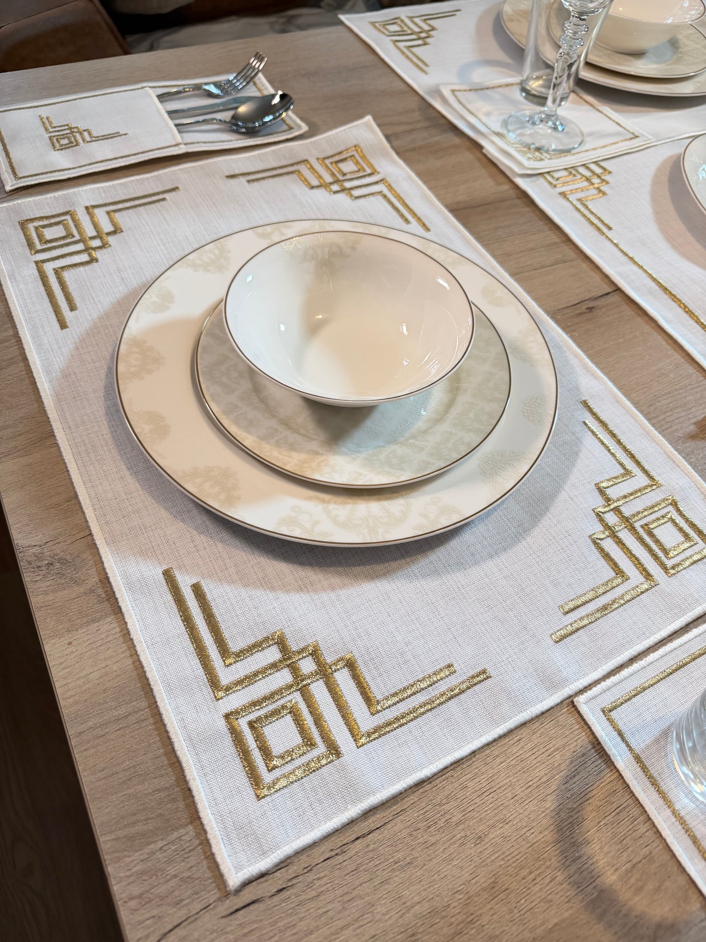 Elegance Gold Desenli Lüks Sofra Seti