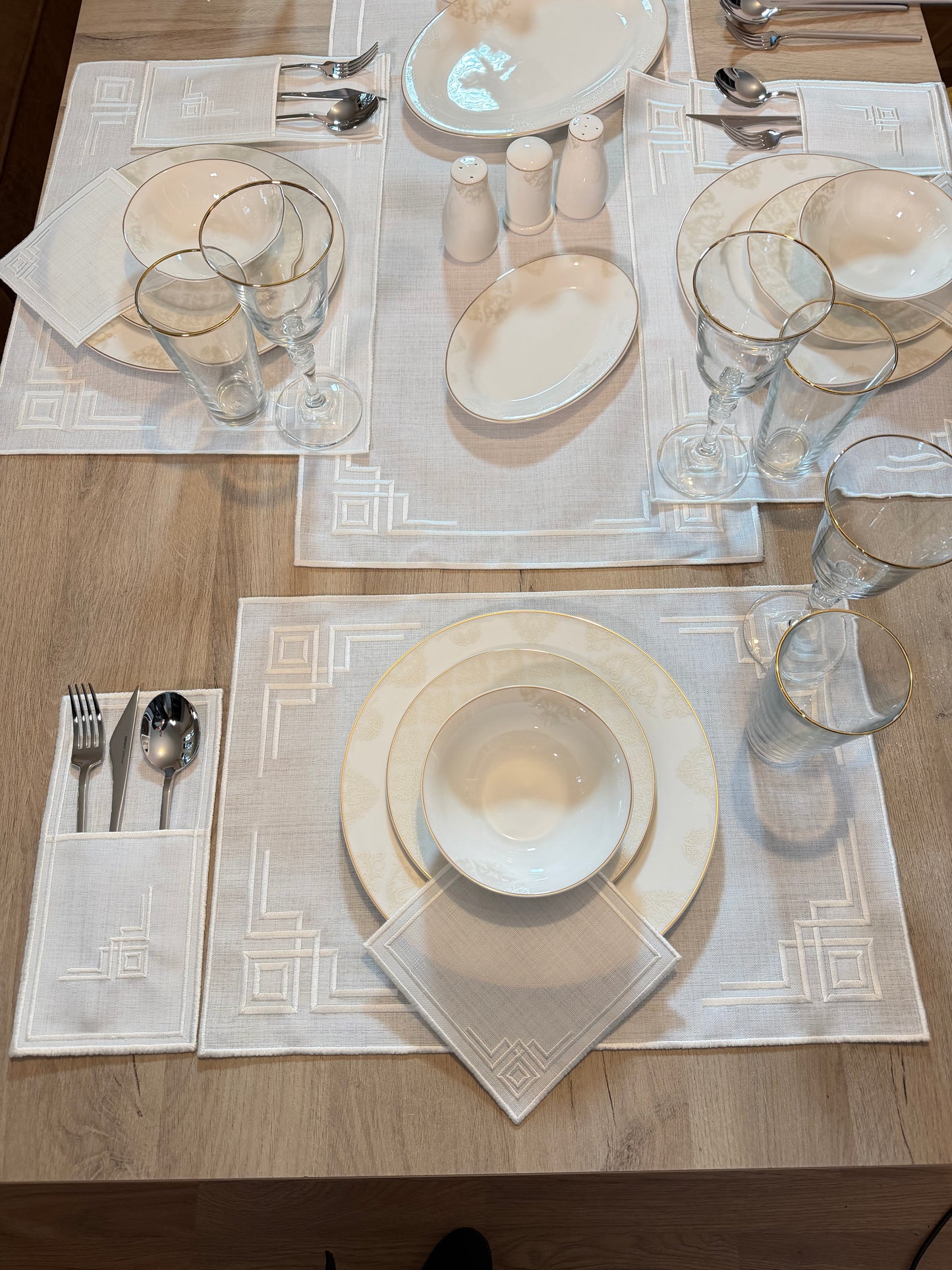 Elegance Beyaz Desenli Lüks Sofra Seti