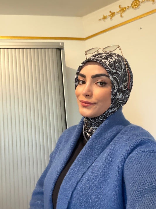 Siyah Etnik Desenli Kare Soft Eşarp – Kaymaz Hafif Kumaş