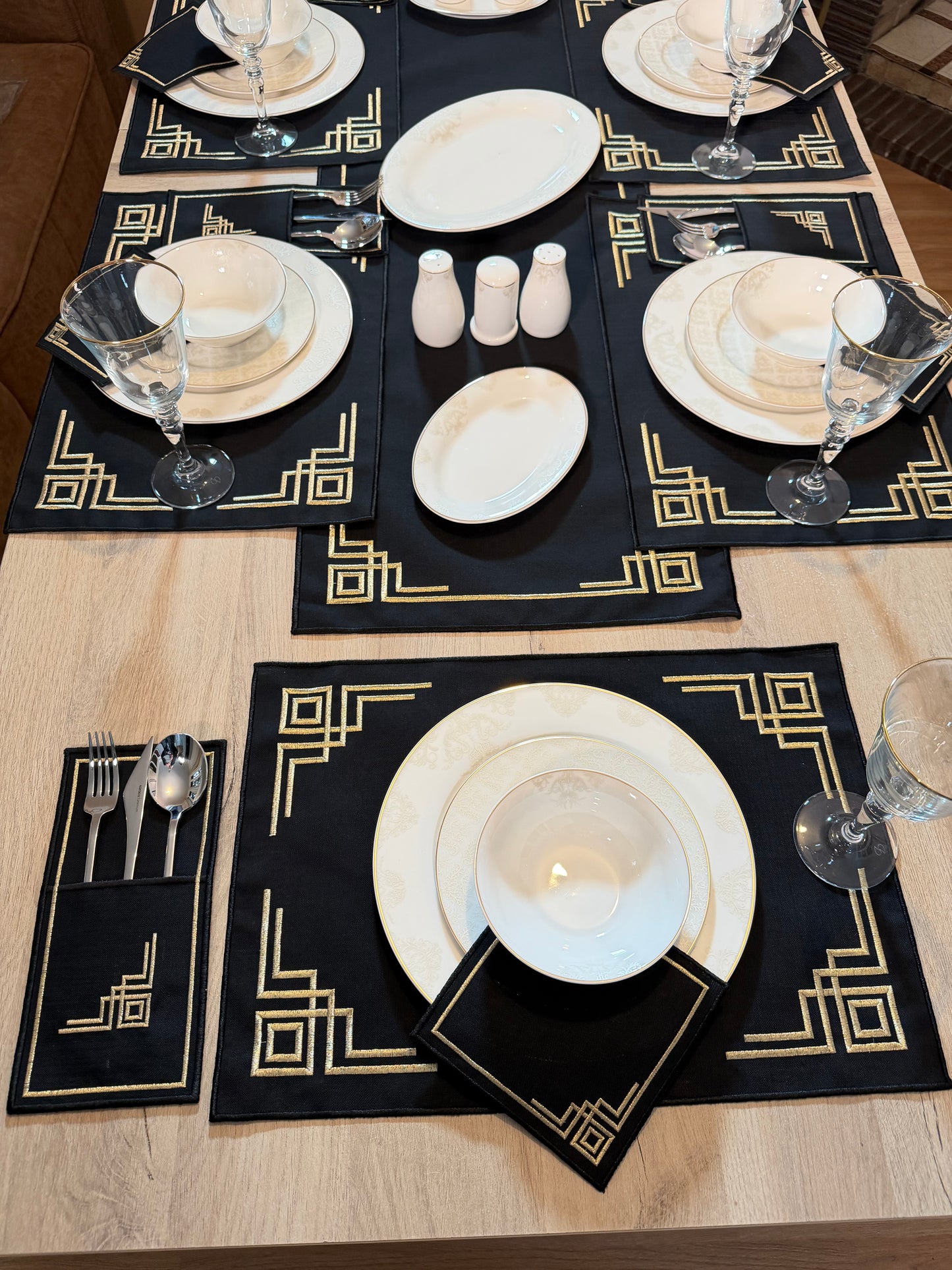 Elegance Siyah Gold Desenli Lüks Sofra Seti